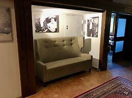 Basekamp Mountain Budget Hotel