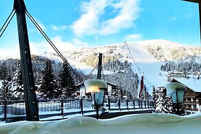 Basekamp Mountain Budget Hotel