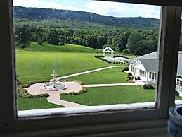 Inn at Springfield Manor