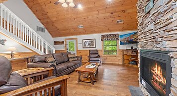 Sugar Bear Mountain Hideaway 3 Bedroom Cabin by RedAwning