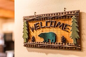 Sugar Bear Mountain Hideaway 3 Bedroom Cabin by RedAwning