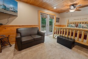 Sugar Bear Mountain Hideaway 3 Bedroom Cabin by RedAwning