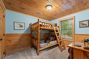 Sugar Bear Mountain Hideaway 3 Bedroom Cabin by RedAwning