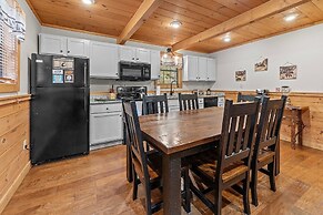 Sugar Bear Mountain Hideaway 3 Bedroom Cabin by RedAwning
