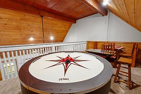 Sugar Bear Mountain Hideaway 3 Bedroom Cabin by RedAwning