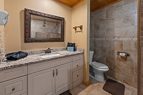 Sugar Bear Mountain Hideaway 3 Bedroom Cabin by RedAwning