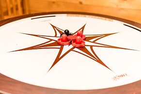 Sugar Bear Mountain Hideaway 3 Bedroom Cabin by RedAwning