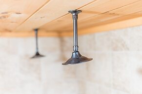 Sugar Bear Mountain Hideaway 3 Bedroom Cabin by RedAwning