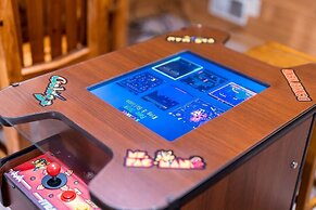 Sugar Bear Mountain Hideaway 3 Bedroom Cabin by RedAwning