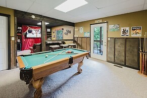 Bearly Hidden Ridge 5 Bedroom Cabin by RedAwning