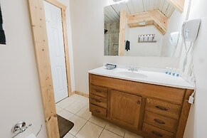 Bearly Hidden Ridge 5 Bedroom Cabin by RedAwning