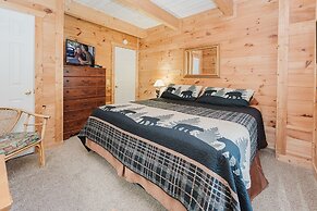 Bearly Hidden Ridge 5 Bedroom Cabin by RedAwning