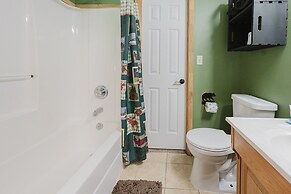 Bearly Hidden Ridge 5 Bedroom Cabin by RedAwning