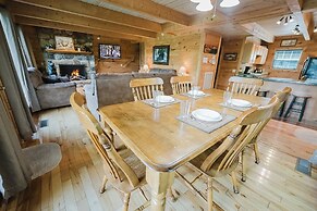 Bearly Hidden Ridge 5 Bedroom Cabin by RedAwning