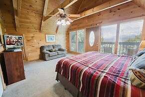 Bearly Hidden Ridge 5 Bedroom Cabin by RedAwning