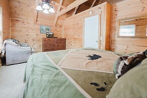 Bearly Hidden Ridge 5 Bedroom Cabin by RedAwning