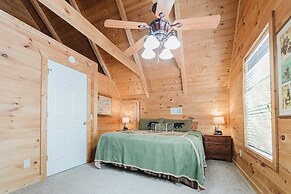 Bearly Hidden Ridge 5 Bedroom Cabin by RedAwning