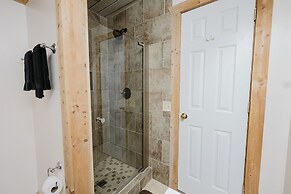 Bearly Hidden Ridge 5 Bedroom Cabin by RedAwning