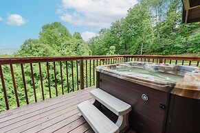 Bearly Hidden Ridge 5 Bedroom Cabin by RedAwning