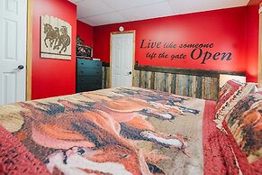 Bearly Hidden Ridge 5 Bedroom Cabin by RedAwning