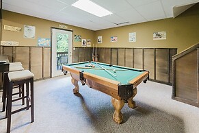 Bearly Hidden Ridge 5 Bedroom Cabin by RedAwning