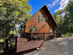 Bearly Hidden Ridge 5 Bedroom Cabin by RedAwning