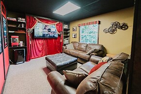 Bearly Hidden Ridge 5 Bedroom Cabin by RedAwning