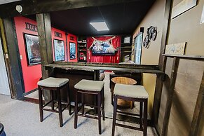 Bearly Hidden Ridge 5 Bedroom Cabin by RedAwning