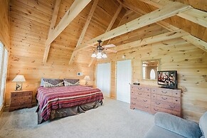 Bearly Hidden Ridge 5 Bedroom Cabin by RedAwning