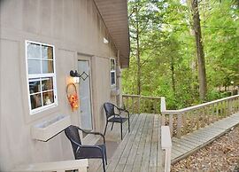 Riverview 1 Bedroom Cabin by RedAwning