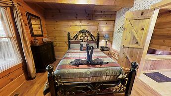 Always Misbehavin 1 Bedroom Cabin by RedAwning