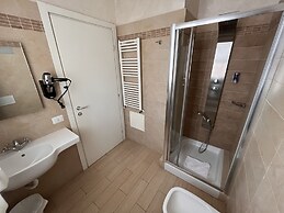 Marina Beach Suite Hotel