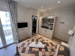 Marina Beach Suite Hotel