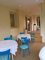 Marina Beach Suite Hotel