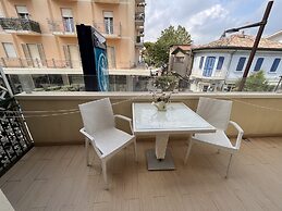 Marina Beach Suite Hotel