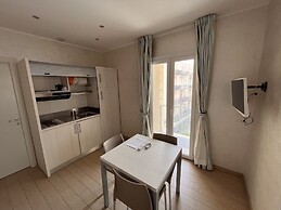 Marina Beach Suite Hotel