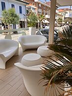 Marina Beach Suite Hotel