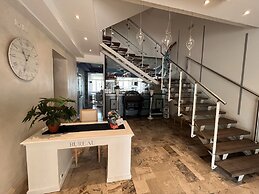 Marina Beach Suite Hotel