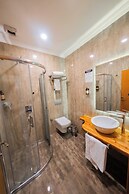 Roof 264 Hotel and Suites