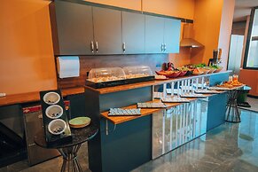 Roof 264 Hotel and Suites