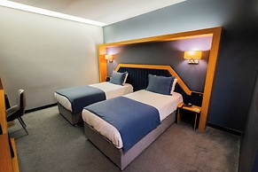 Roof 264 Hotel and Suites