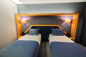 Roof 264 Hotel and Suites