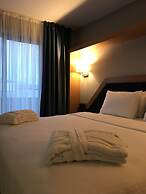 Roof 264 Hotel and Suites