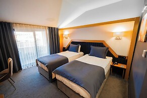 Roof 264 Hotel and Suites