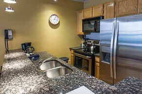 Bright Winter Stay W/skylight 2br/ba Short Stroll To Main St 2 Bedroom