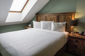 Bright Winter Stay W/skylight 2br/ba Short Stroll To Main St 2 Bedroom