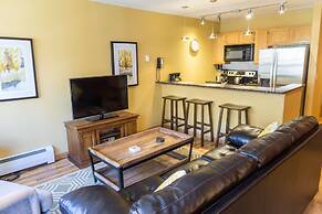 Bright Winter Stay W/skylight 2br/ba Short Stroll To Main St 2 Bedroom