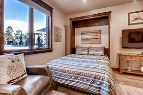 New 3bdr Luxury /sleeps 10 W Fireplace & Mountain Views 3 Bedroom Town