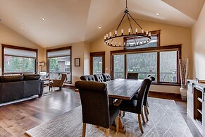 New 3bdr Luxury /sleeps 10 W Fireplace & Mountain Views 3 Bedroom Town