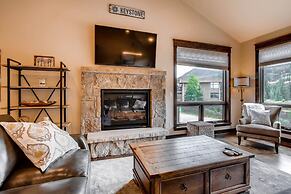 New 3bdr Luxury /sleeps 10 W Fireplace & Mountain Views 3 Bedroom Town